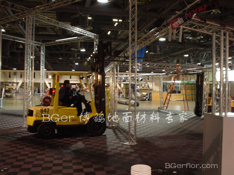 工業(yè)車間耐壓地板 防滑 防塵 防起灰 走叉車 耐磨承重地板 地墊鋪設地面材料